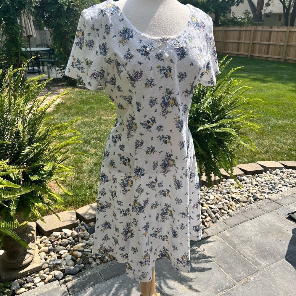 SALE 15.00 Vintage Ms. Conduct Midi Short Sleeved Floral Dress  size 14